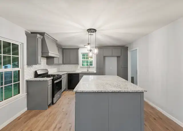 Property at 735 W 9th Ave, Corsicana, TX, 75110, 2 beds, 1 bath, [object Object]