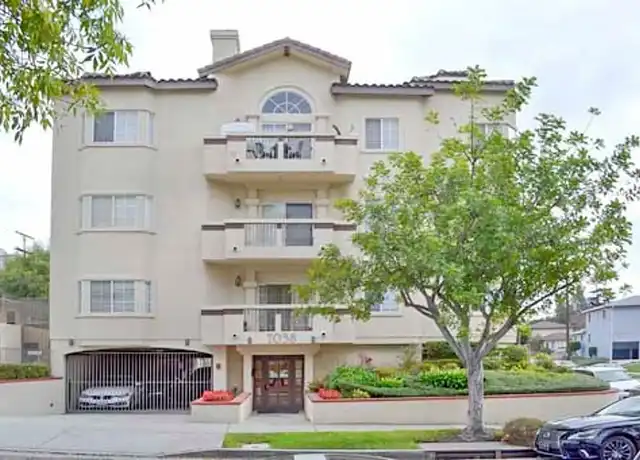 Property at Executive Villas, LLC - 7038 Ramsgate Pl, Los Angeles, CA, 90045, 2 beds, 1 bath, [object Object]