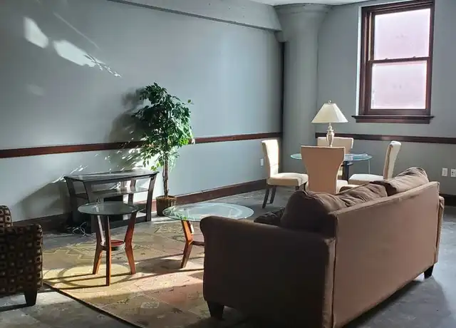 Property at 511 Pershing Ave Unit 202W, Davenport, IA, 52803, 2 beds, 1 bath, [object Object]