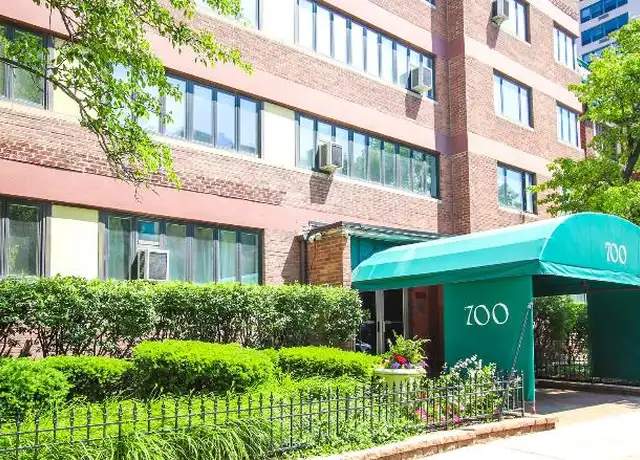 Property at 700 W Bittersweet Pl, Chicago, IL, 60613, 1 bed, 1 bath, [object Object]