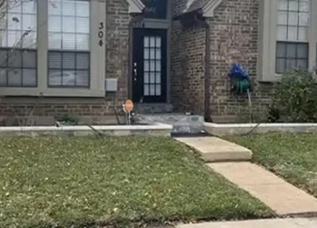 Property at 304 Cimarron Trl, Irving, TX, 75063, 3 beds, 2 baths, [object Object]