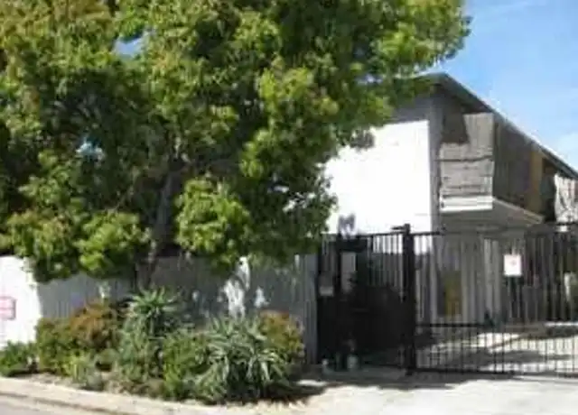 Property at 4242 Arch Dr Unit 04, Studio City, CA, 91604, 1 bed, 1 bath, [object Object]