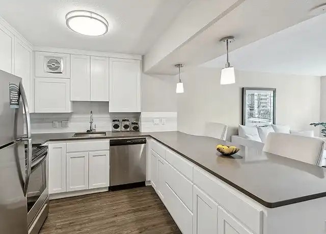 Property at 735 St. Clair - 735 SW Saint Clair Ave, Portland, OR, 97205, 2 beds, 1.5-2 baths, [object Object]