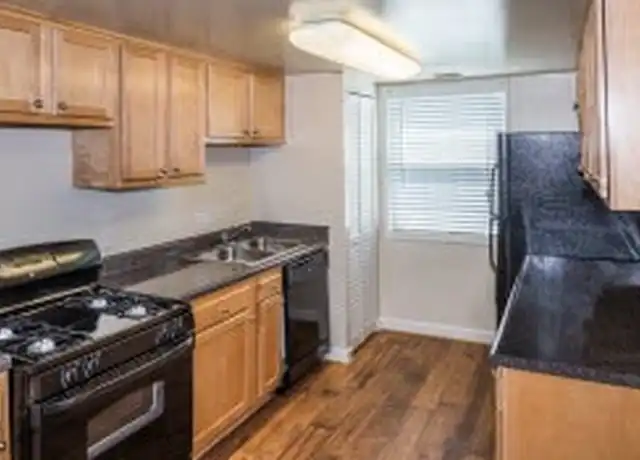 Property at Eaton Square at Arlington Ridge - 801 Four Mile Rd, Alexandria, VA, 22305, 1-2 bed, 1 bath, [object Object]