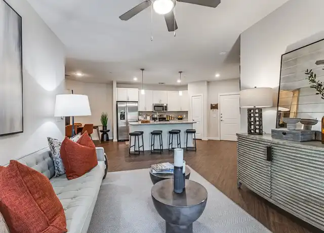 Property at Skyline Trinity - 1900 N Beckley Ave, Dallas, TX, 75208, 1 bed, 1 bath, [object Object]
