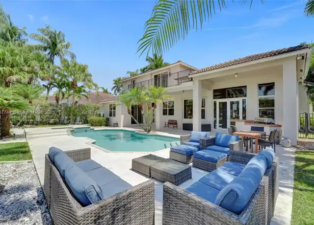 Property at 2523 Eagle Run Dr, Weston, FL, 33327, 4 beds, 3.5 baths, [object Object]