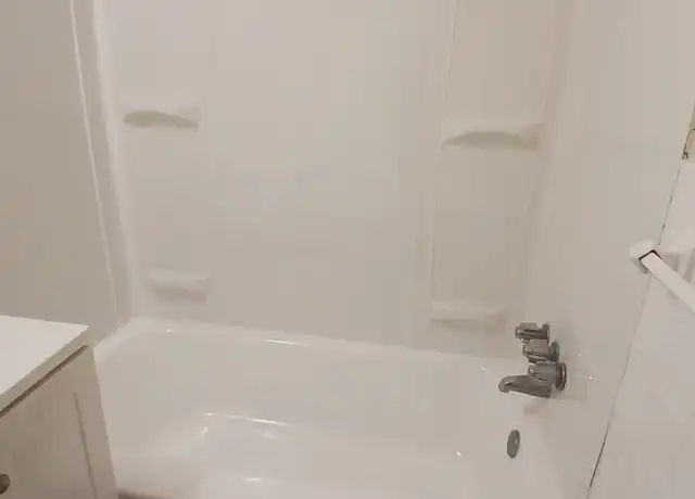 Property at 15959 Nelacrest Rd Unit 205, East Cleveland, OH, 44112, 2 beds, 1 bath, [object Object]