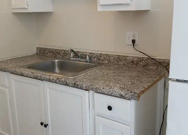 Property at 15959 Nelacrest Rd Unit 205, East Cleveland, OH, 44112, 2 beds, 1 bath, [object Object]