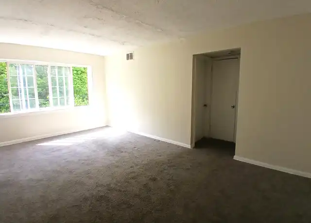 Property at 15959 Nelacrest Rd Unit 205, East Cleveland, OH, 44112, 2 beds, 1 bath, [object Object]