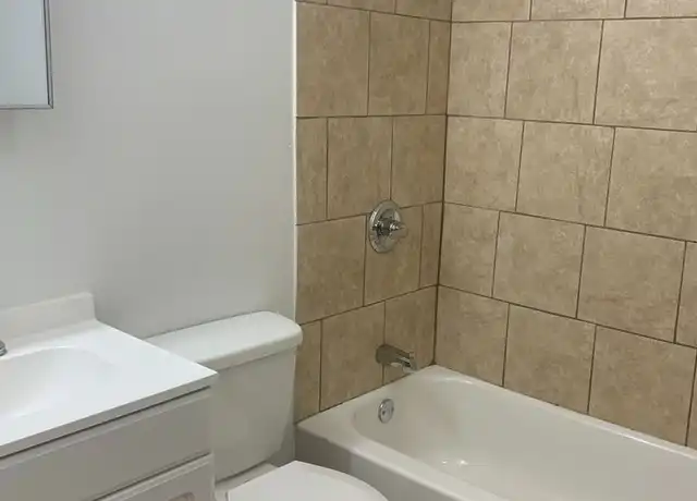 Property at 355 S Queen St Unit 2, York, PA, 17403, 3 beds, 1 bath, [object Object]