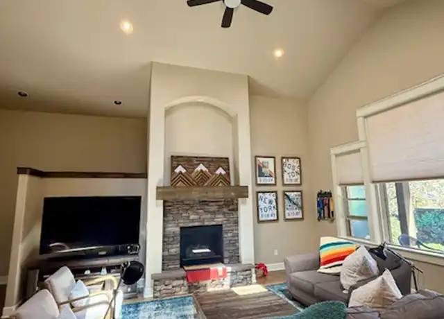 Property at 60354 Hedgewood Ln, Bend, OR, 97702, 3 beds, 2.5 baths, [object Object]