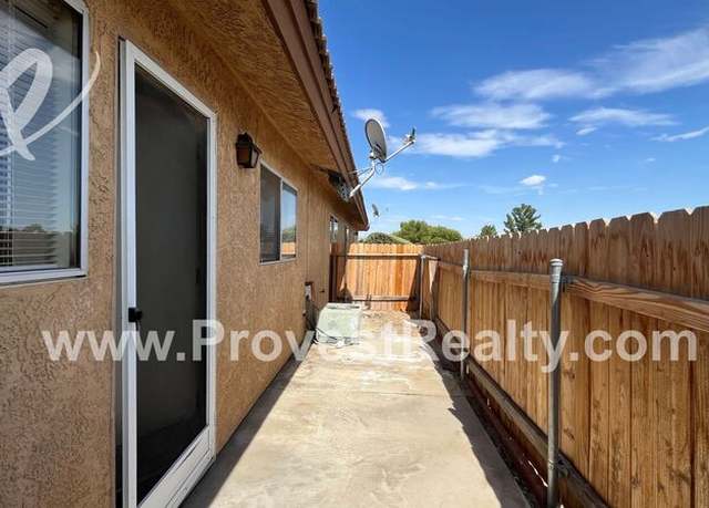 Photo of 16340 Wato Rd Unit B, Apple Valley, CA 92307