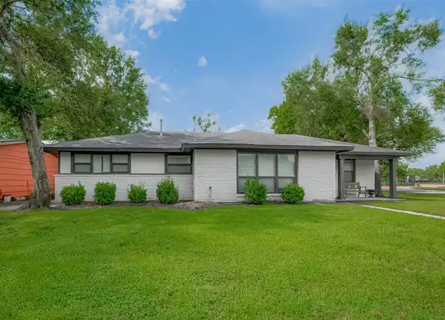 Property at 8057 Ridgeview Dr, Houston, TX, 77055, 3 beds, 2 baths, [object Object]