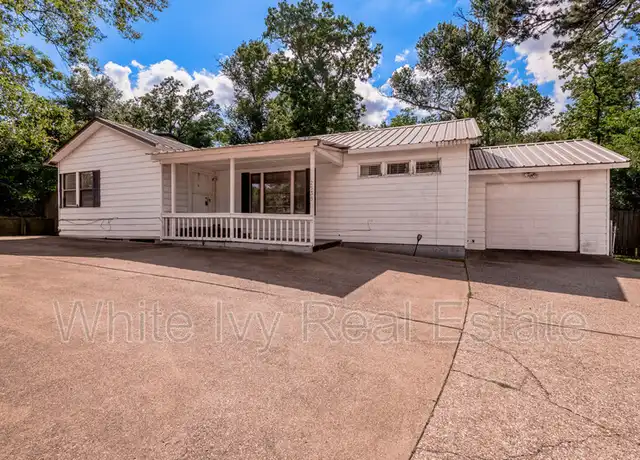 Property at 2538 Sycamore Ave, Huntsville, TX, 77340, 3 beds, 2 baths, [object Object]