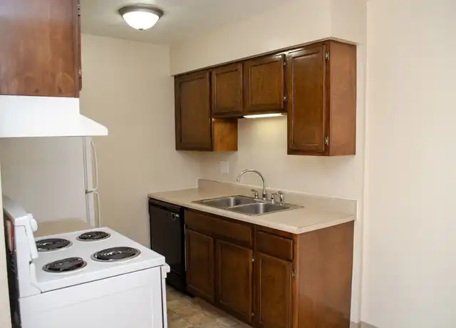 Property at 950 S 69th St Unit 949-26, Omaha, NE, 68106, 1 bed, 1 bath, [object Object]