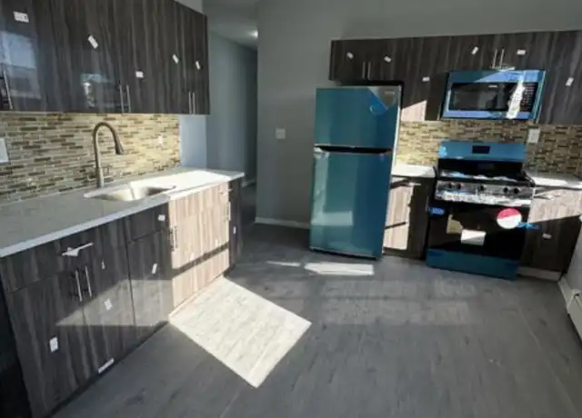 Property at 413 Main St Unit 2, Bridgeport, CT, 06604, 3 beds, 1 bath, [object Object]
