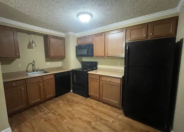 Property at 1000 State Ave Apt 6, Coraopolis, PA, 15108, 1 bed, 1 bath, [object Object]