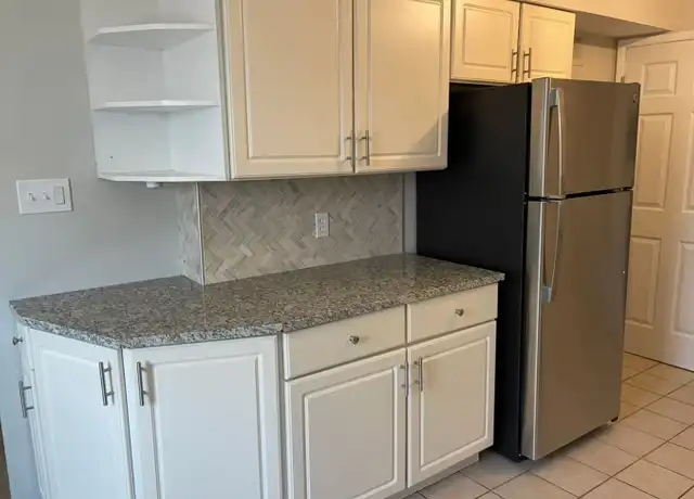 Property at 528 Oakland Hills Dr, Chesterfield, MO, 63017, 3 beds, 2.5 baths, [object Object]