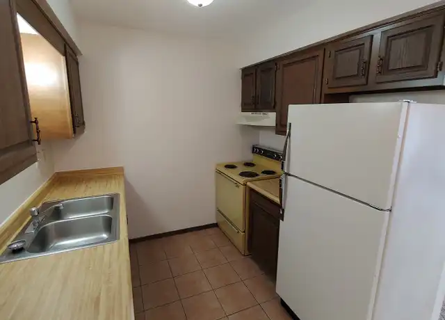Property at 600 Bernard St Unit 8, Watertown, WI, 53094, 1 bed, 1 bath, [object Object]