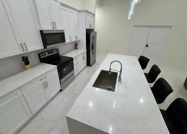 Property at 3400 8th St SW, Lehigh Acres, FL, 33976, 1 bed, 1 bath, [object Object]