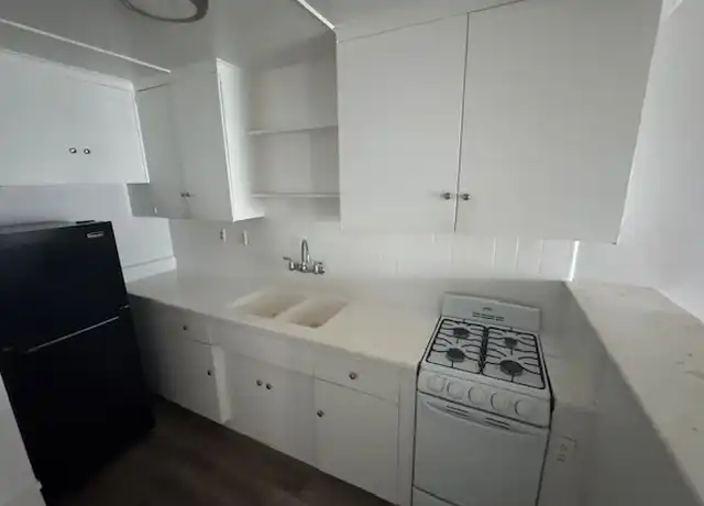 Property at 320 7th St Unit 4, Seal Beach, CA, 90740, 1 bed, 1 bath, [object Object]