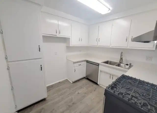 Property at W And J Properties (Woodman) - 5050 Woodman Ave, Sherman Oaks, CA, 91423, 1 bed, 1 bath, [object Object]