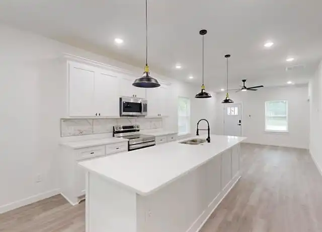 Property at 1213 Mill St Unit B, Gainesville, TX, 76240, 3 beds, 2.5 baths, [object Object]