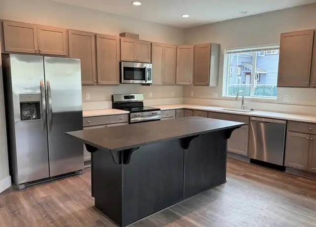 Property at 1045 SE Ford St Unit A, McMinnville, OR, 97128, 4 beds, 2 baths, [object Object]