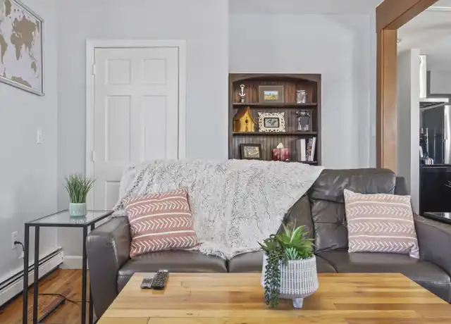 Property at 372 Broadway Unit 4, South Portland, ME, 04106, 2 beds, 1 bath, [object Object]