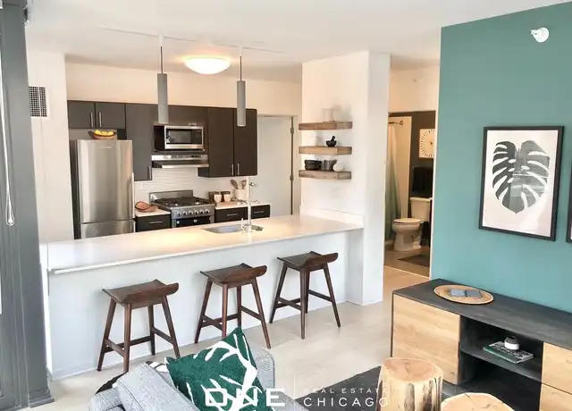 Property at 156 W Superior St Unit 5, Chicago, IL, 60654, 3 beds, 2 baths, [object Object]