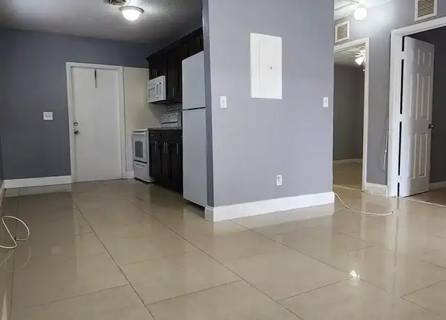 Property at 2221 NW 4th Ct Unit 2, Pompano Beach, FL, 33069, 2 beds, 1 bath, [object Object]