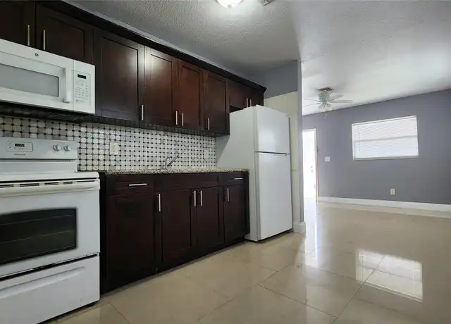 Property at 2221 NW 4th Ct Unit 2, Pompano Beach, FL, 33069, 2 beds, 1 bath, [object Object]