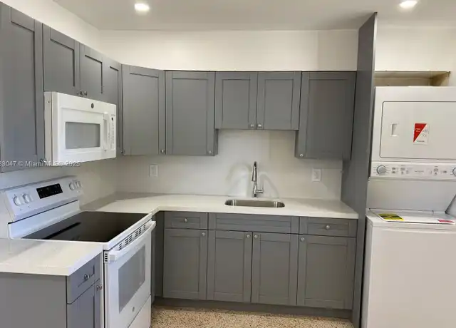 Property at 925 SW 1st St Unit 3, Homestead, FL, 33034, 3 beds, 1 bath, [object Object]