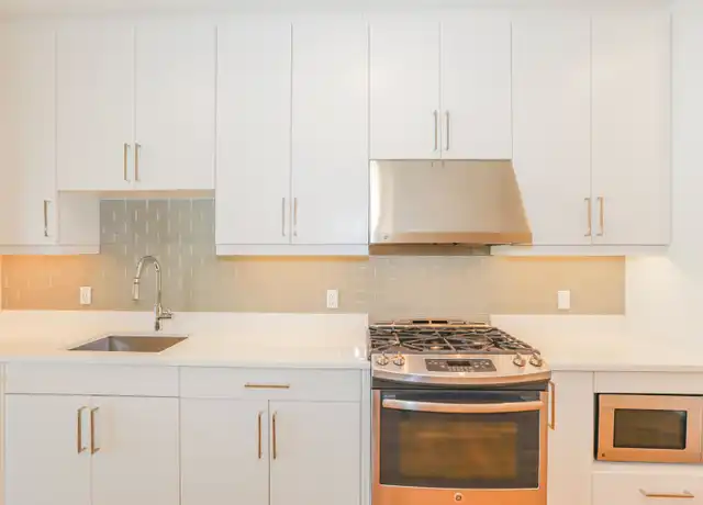 Property at 2 Pembroke Pl Unit B-112, Edgewater, NJ, 07020, 0 beds, 1 bath, [object Object]