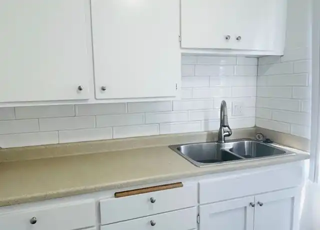 Property at 1315 Devonshire Dr Unit 10, Oxnard, CA, 93030, 1 bed, 1 bath, [object Object]
