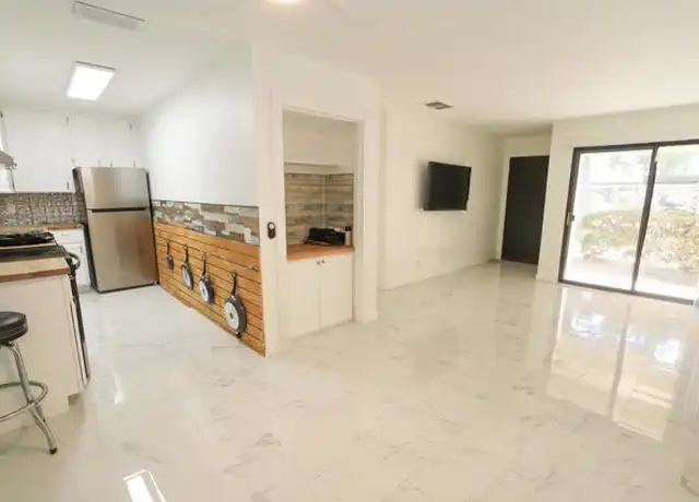Property at 751 Los Felices Cir W Unit M109, Palm Springs, CA, 92262, 1 bed, 1 bath, [object Object]