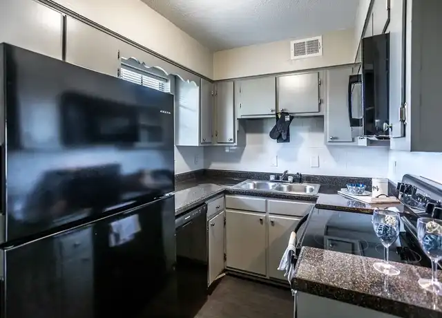 Property at Graceland Pointe Apartments - 1984 Bonnie Dr, Memphis, TN, 38116, 1-2 bed, 1 bath, [object Object]