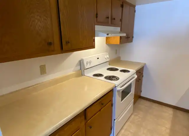 Property at 365 Ellis Ave Unit 5, Iowa City, IA, 52246, 3 beds, 1 bath, [object Object]