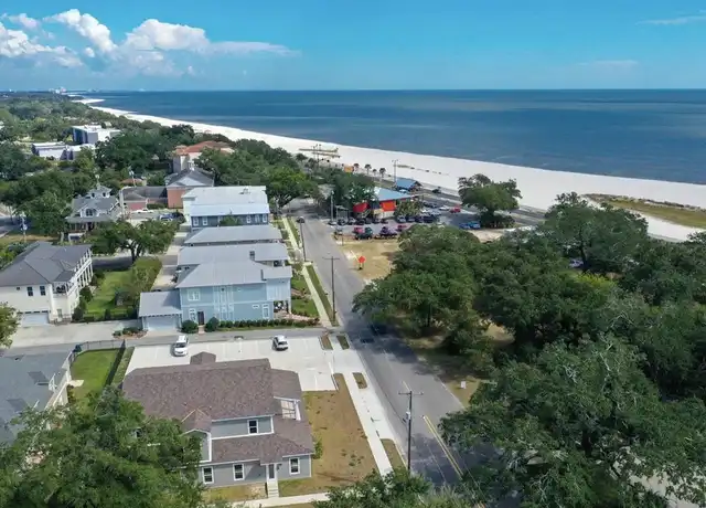 Property at 1822 15th St, Gulfport, MS, 39501, 2 beds, 2 baths, [object Object]
