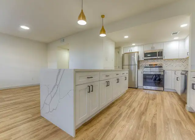 Photo of 6755 Poplar Ave, Germantown, TN 38138