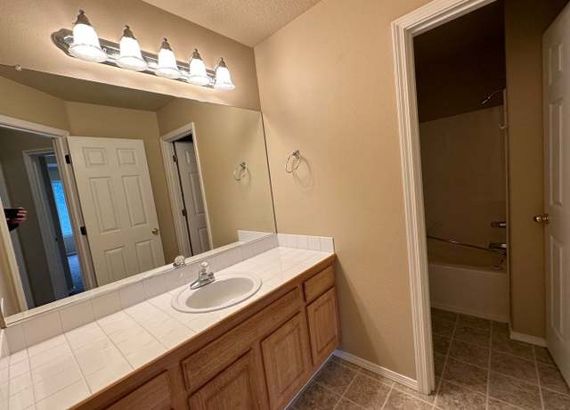 Photo of 20060 S Hoodview Ct, West Linn, OR 97068