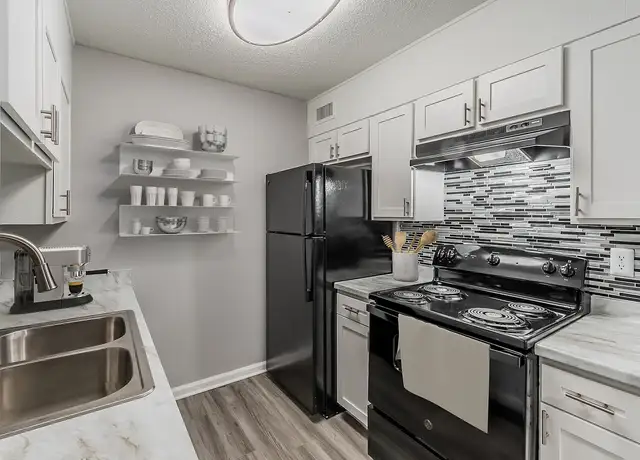 Photo of 602 W Pioneer Pkwy, Grand Prairie, TX 75051