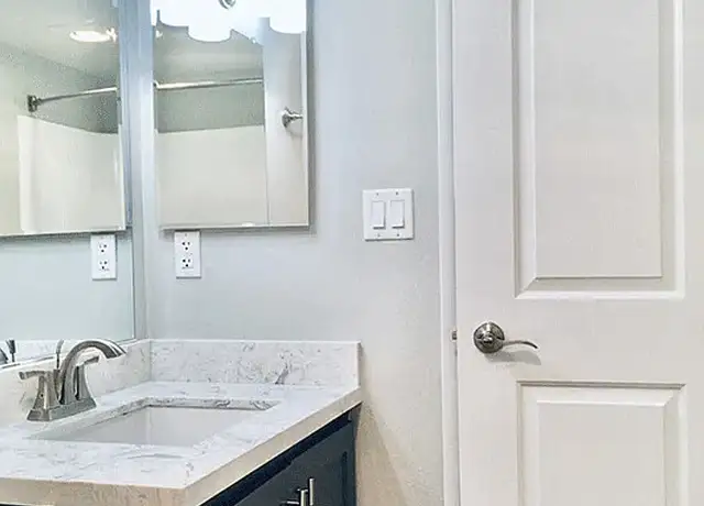 Photo of 450 E Wilbur Rd, Thousand Oaks, CA 91360