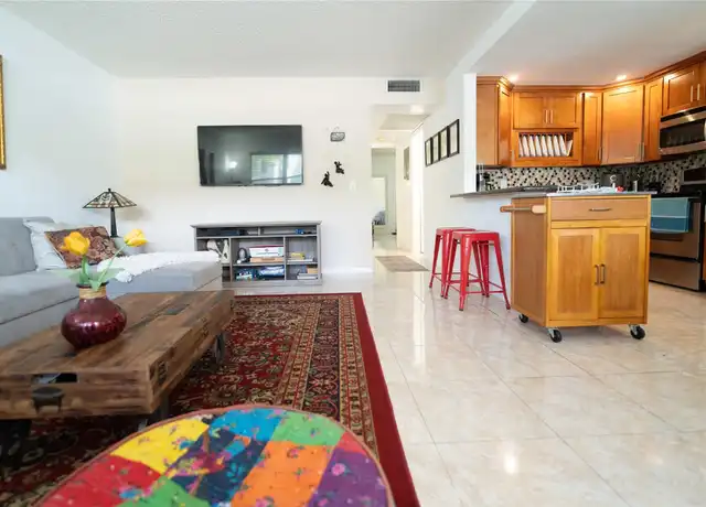 Property at 13250 SW 7th Ct Unit L105, Pembroke Pines, FL, 33027, 2 beds, 1.5 baths, [object Object]