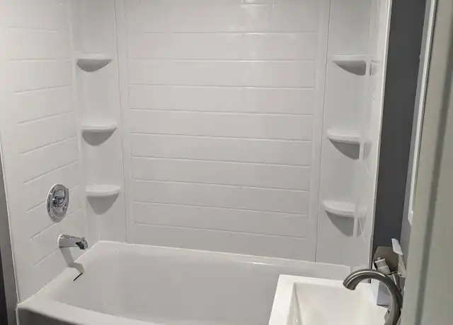 Property at 701 Cumberland Dr Unit 4, Clarksville, TN, 37040, 1 bed, 1 bath, [object Object]