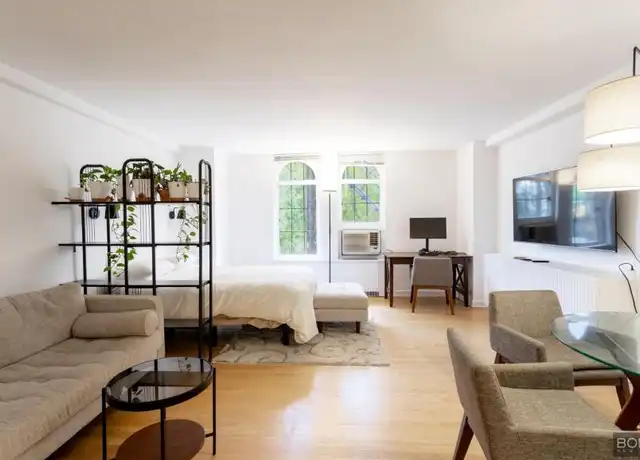 Property at 410 W 24th St, New York, NY, 10011, 0 beds, 1 bath, [object Object]