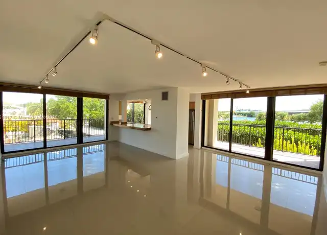 Property at 801 N Venetian Dr #202, Miami Beach, FL, 33139, 2 beds, 2.5 baths, [object Object]