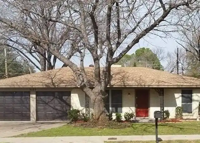 Property at 2107 Pin Oak Ln, Arlington, TX, 76012, 3 beds, 2 baths, [object Object]