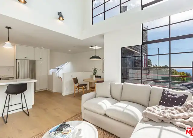 Property at 29233 Heathercliff Rd #2, Malibu, CA, 90265, 2 beds, 1 bath, [object Object]