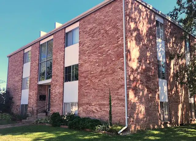 Property at 1021 1st St, Charleston, IL, 61920, 1 bed, 1 bath, [object Object]